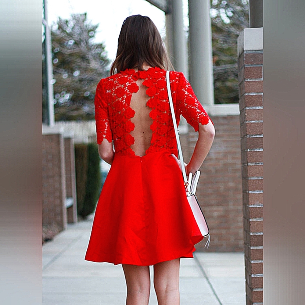 Women's Red Open Back Short Semi Formal Lace Detailed Dress Size Small